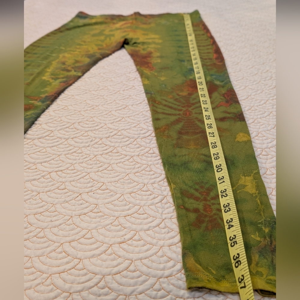 Tie-Dye Green Leggings - Picture 7 of 9